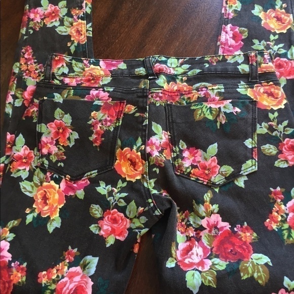 - Material Girl Floral Print on Black Denim Jeans - Picture 4 of 8